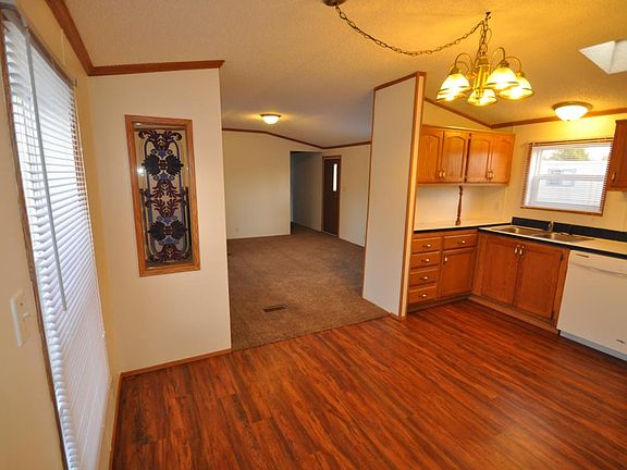 5th image of 13 N Hiawatha Cir