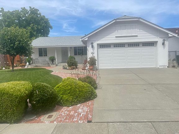 2nd image of 462 Nut Tree Road