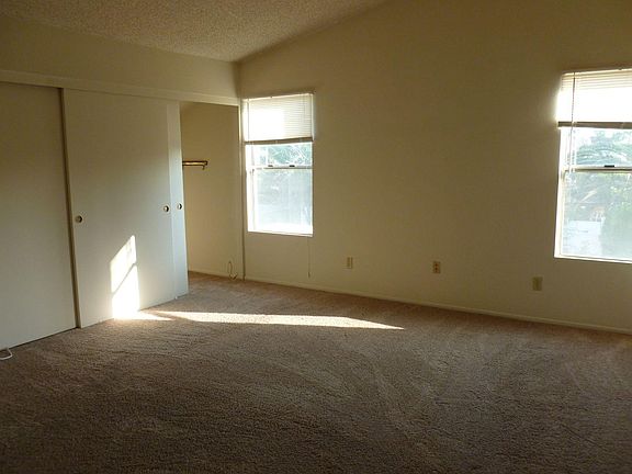 3rd image of 2595 Pleasant Way