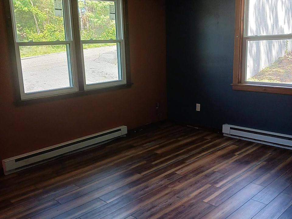 The dark orange wall has been painted to be a Sandy beige to brighten up the room. The entire unit is painted with Earth tones only.