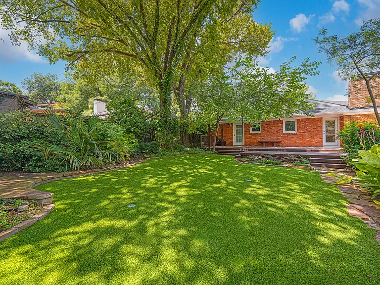 2426 Loving Ave — Photo 12