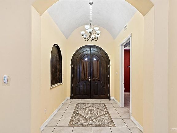 3rd image of 320 Pheasant Dr