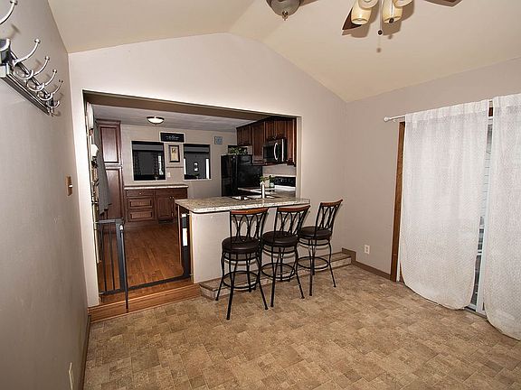 4th image of 1279 95th St
