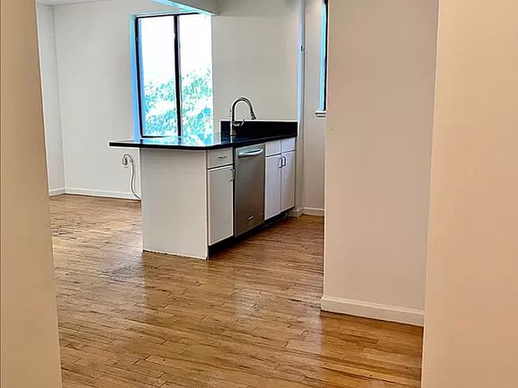 4th image of 190 E 7th St APT 213