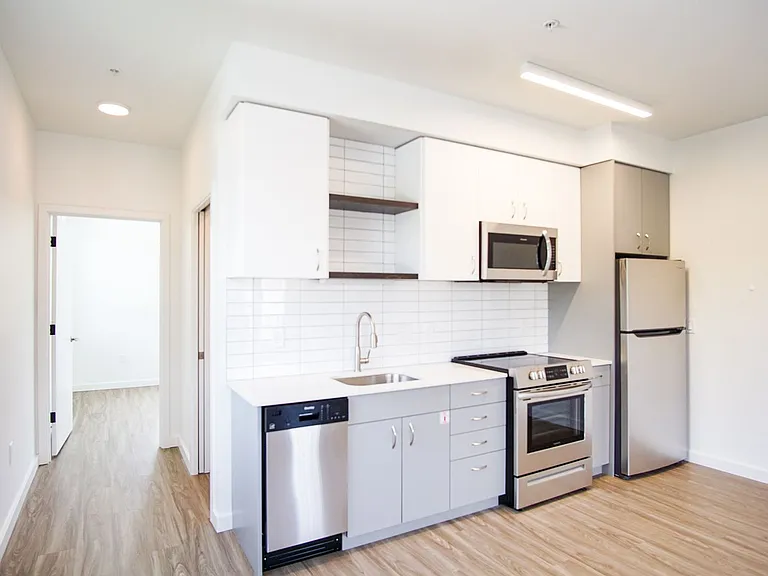 2320 N Vancouver Ave #303 — Photo 4