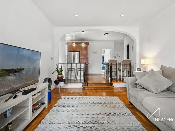 41-21 42nd St #4F, Sunnyside, NY 11104