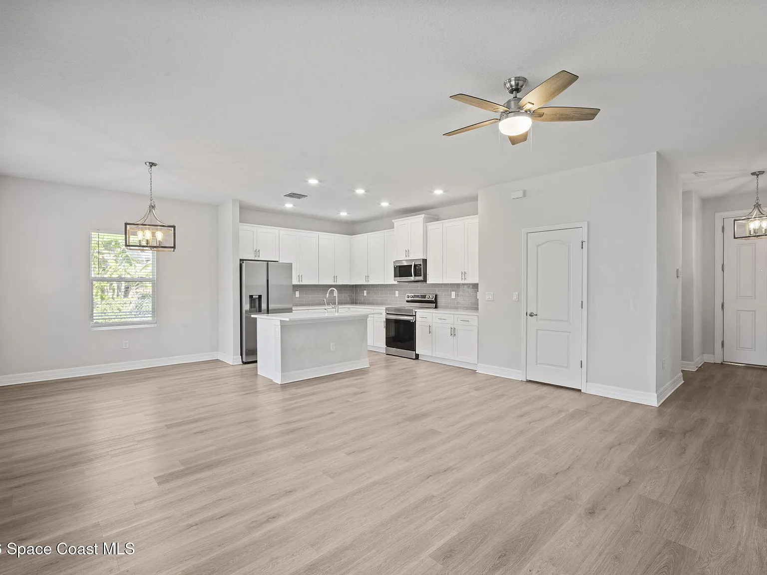 3 bed, 2.0 bath, 1594 sqft, $2,000 — Photo 3