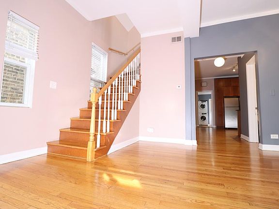 3rd image of 2316 W Melrose St #2