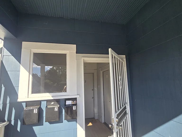 517 S Grape St #1 — Photo 2