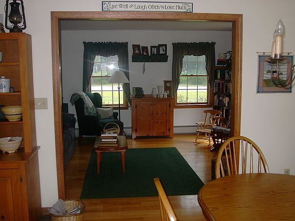 4th image of 482 Turners Falls Rd