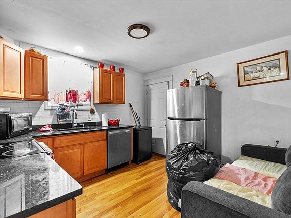 5th image of 46 Theodore St