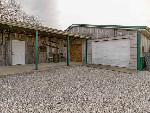 5th image of 807 Gravel Pit Rd