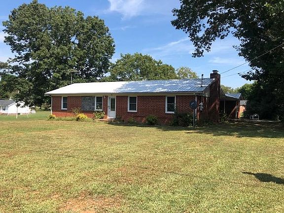 2nd image of 207 Redbud Ln