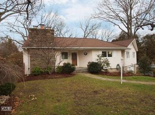 310 Knollwood Dr, Fairfield, CT 06824