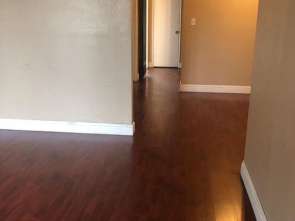 3rd image of 884 Del Monte Ct