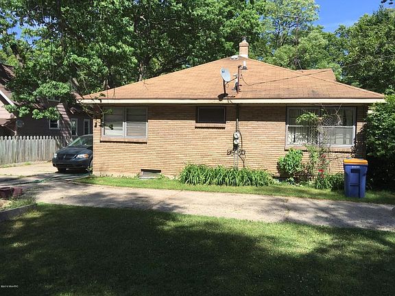 3rd image of 1149 Elliott St SE