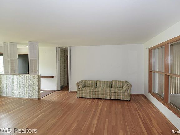 5th image of 29430 Lochmoor St