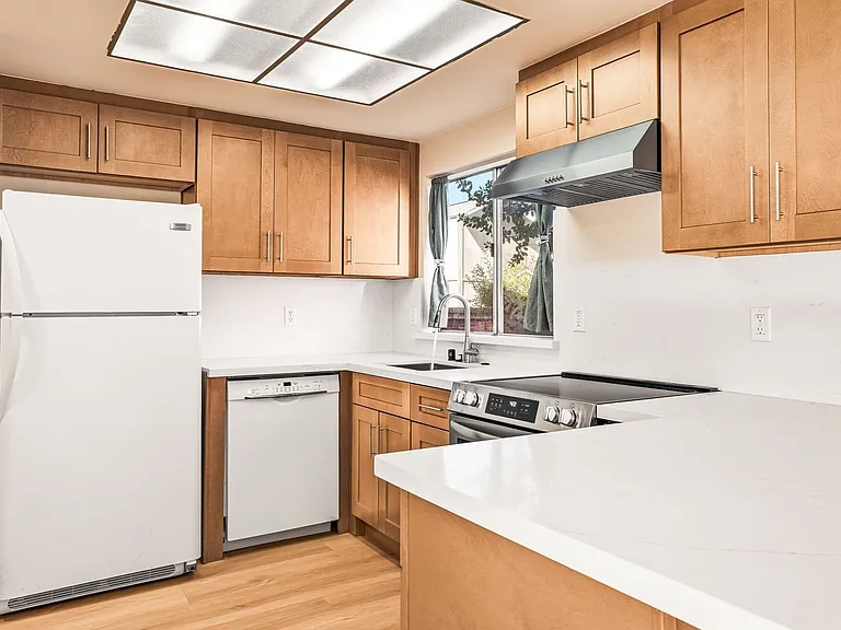 532 Tyrella Ave #45 — Photo 9
