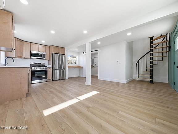 2nd image of 722 Virginia Ave