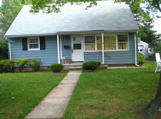 38 Day Ave, Bergenfield, NJ 07621