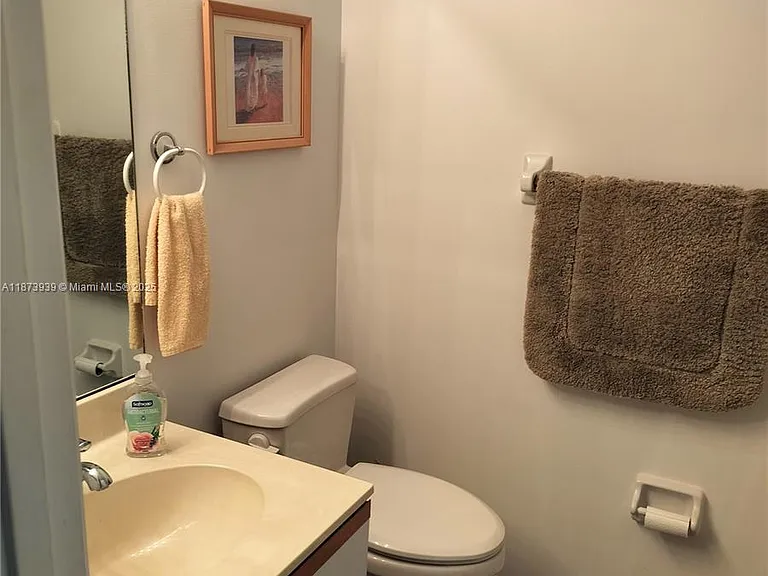 1002 Keystone Dr #F — Photo 8