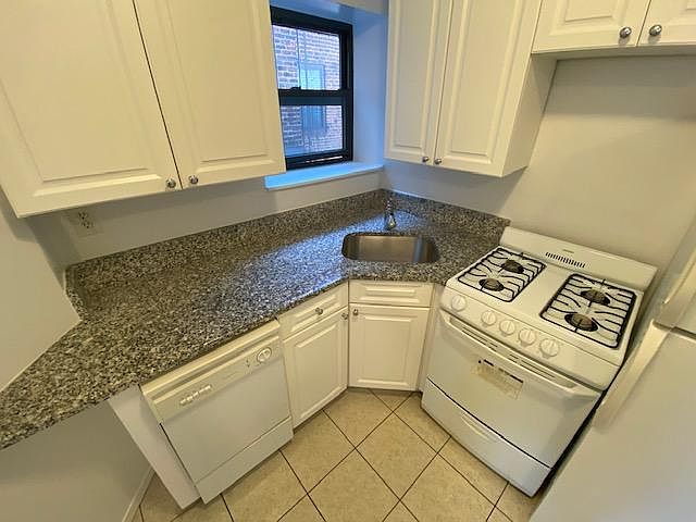 1st image of 70 Wendt Ave