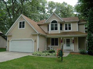 11676 Oakwood Ln, Granger, IN 46530