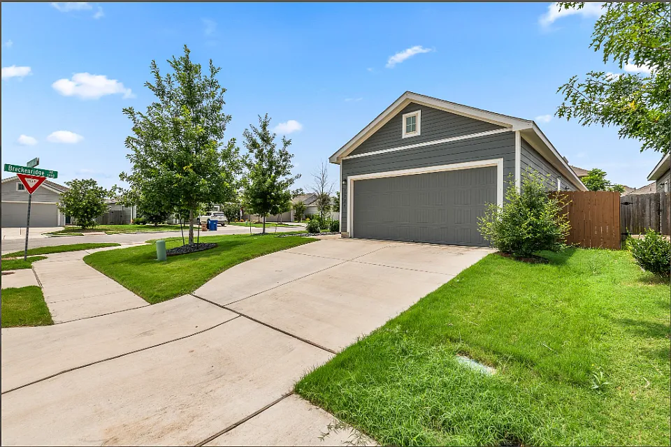 3 bed, 1450 sqft, $2,400 — Photo 2