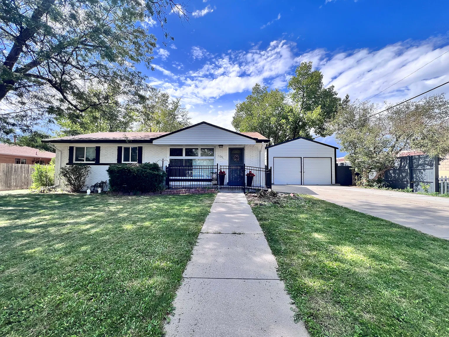 5 bed, 2.5 bath, 2484 sqft, $3,000 — Photo 1