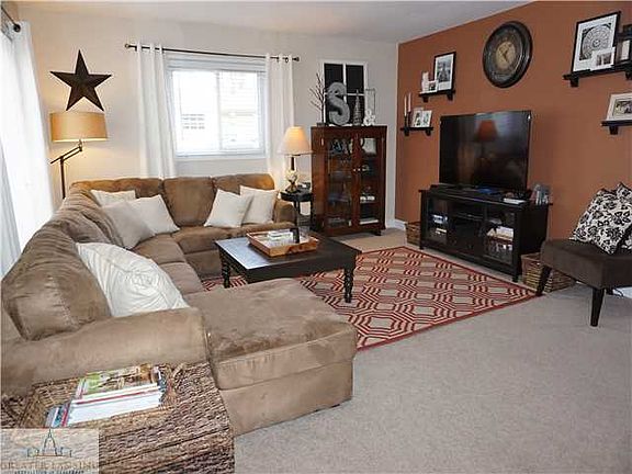 3rd image of 1110 N Magnolia Ave