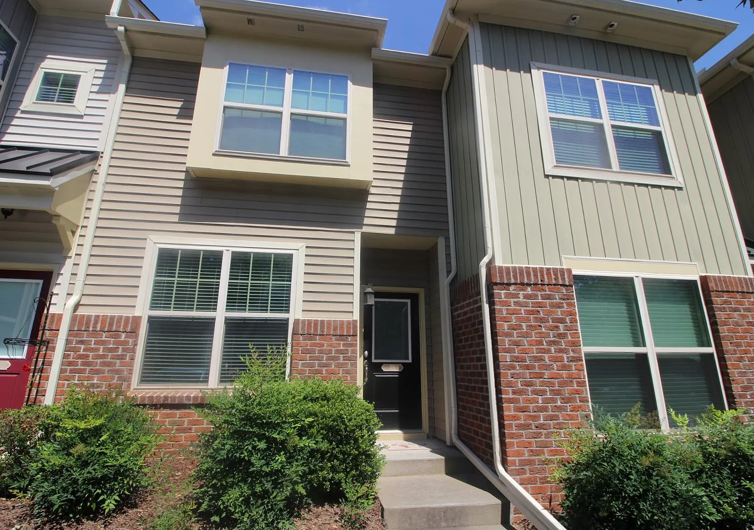 2 bed, 2.5 bath, 1252 sqft, $1,795 — Photo 1