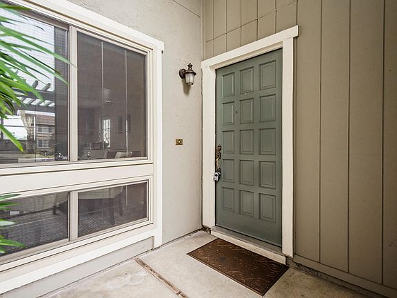 3rd image of 126 Beach Park Blvd
