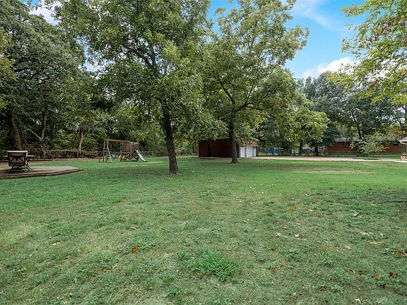 3rd image of 206 Shadywood Ln