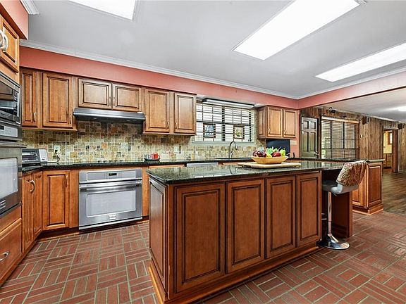 3rd image of 1743 Goodyear Dr