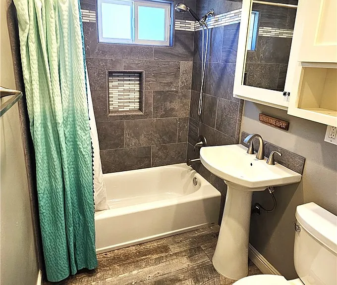 1124 W Woodcrest Ave — Photo 16