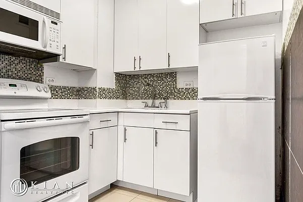 Rented by Kian Realty | media 4