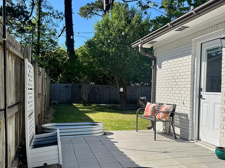 814 Armsway St — Photo 9