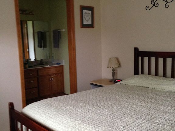 Master full bath, walk-in