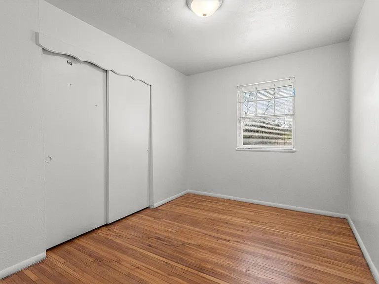 505 SE Greystone Ave — Photo 6
