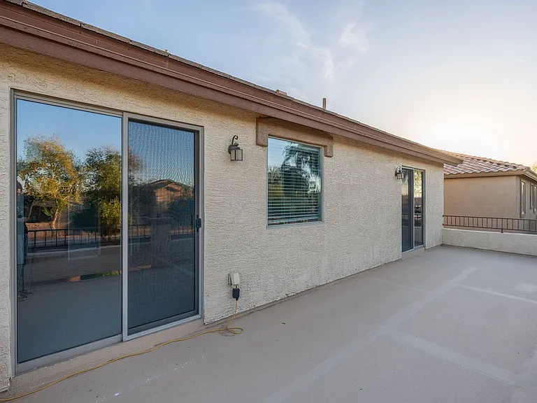 1546 E Nightingale Ln — Photo 74