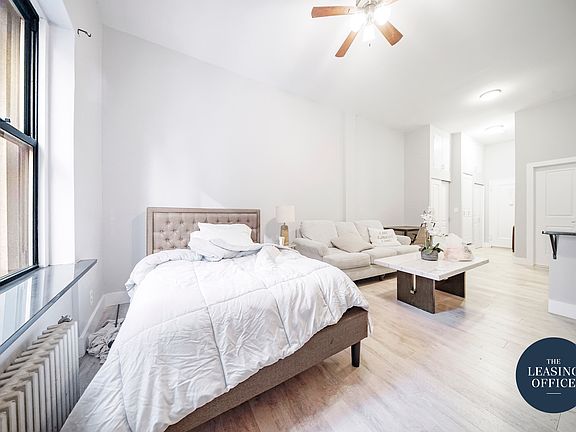 4th image of 211 W 53rd St APT 3D