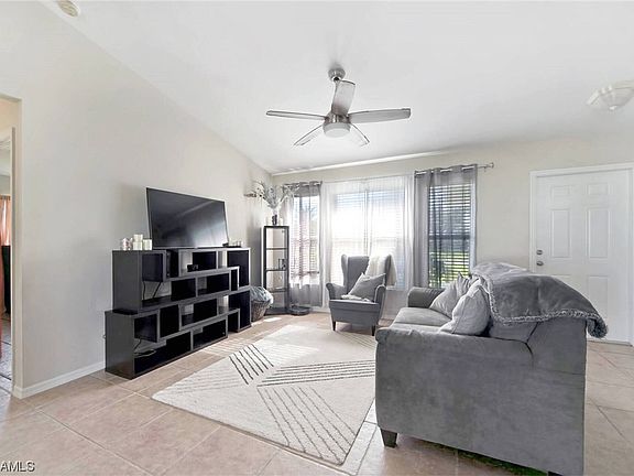 4th image of 1720 SE 8th Ave