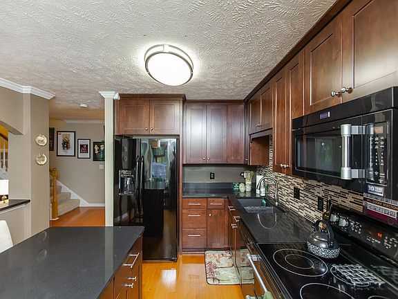 5th image of 162 Stanton Hall Ln