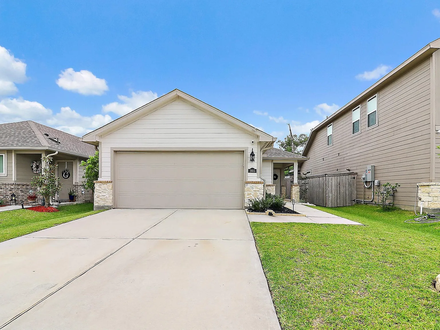 3 bed, 2.0 bath, 1277 sqft, $1,900 — Photo 4