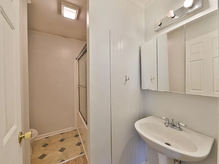 217 E St — Photo 11