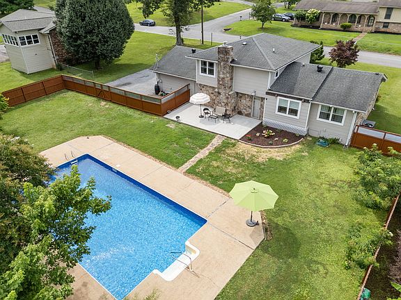 3rd image of 115 Richard Dr