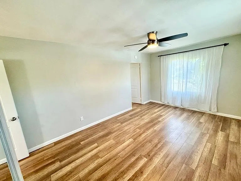 5075 Monroe Ave — Photo 15
