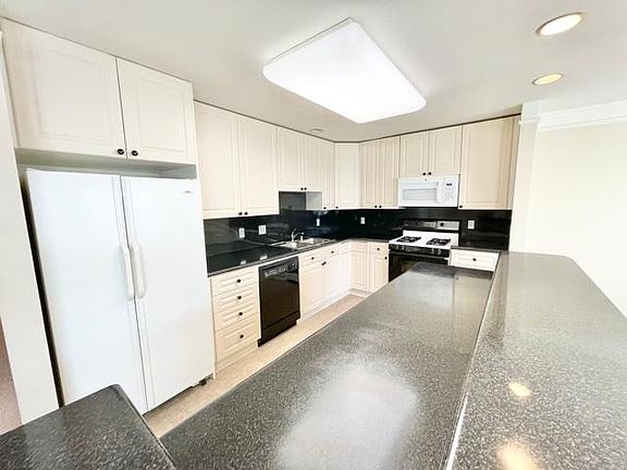 5th image of 2240 Union St APT 301