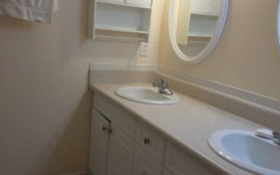 5th image of 704 W Park Ave