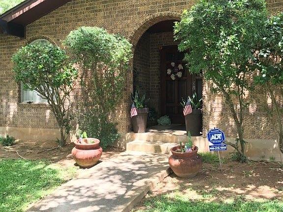 2nd image of 13 Country Haven Ln